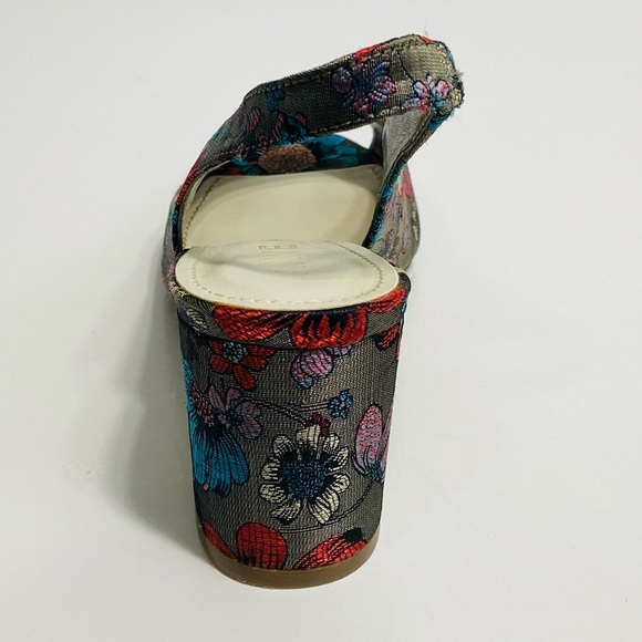 ANNE KLEIN Grey Metallic Cloth Floral Print Peep Toe Sling Back Pumps - Size 6 - Picture 12 of 14